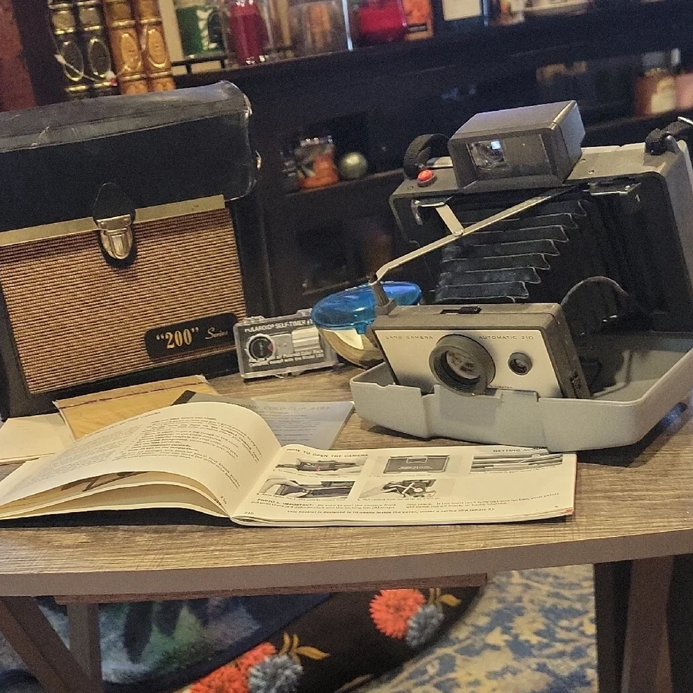 Polaroid Vintage 210 Auto.Land Camera,all Acessories Incl.Accordian type/ GUC